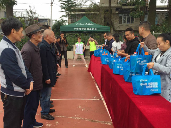 九九重陽節 濃濃敬老情！草莓视频成人网站羊奶粉關愛困境老人