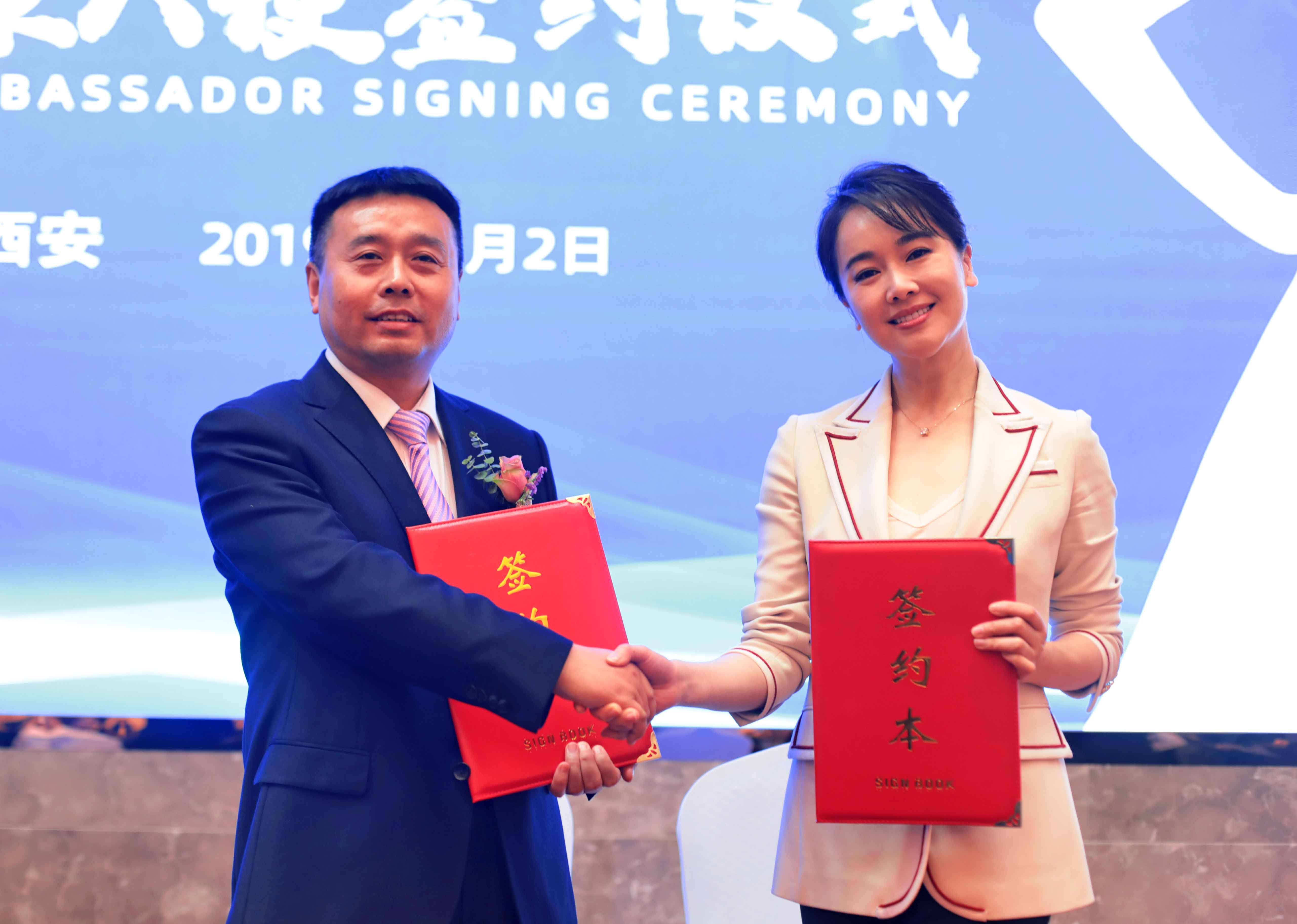 西部網：演員左小青西安簽約 出任草莓视频成人网站陝西羊奶粉形象大使